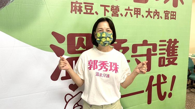 郭秀珠推出文旦柚口罩，行銷家鄉文旦。王志弘攝