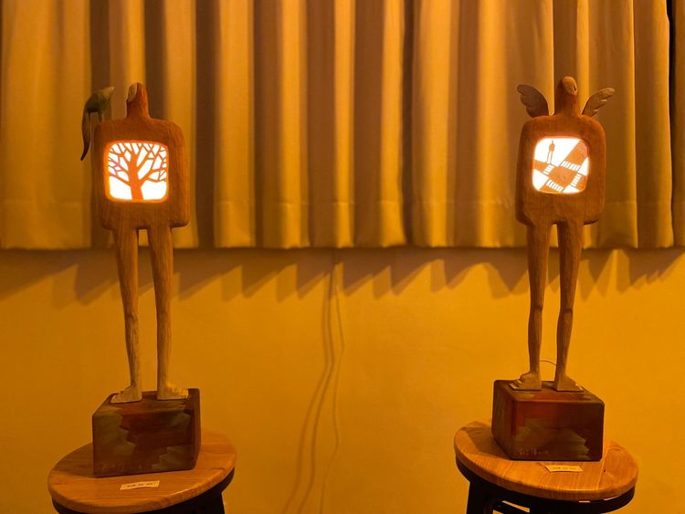 清大藝設系副教授梁莉苓說，當光源中的藍光被去除後，所得到的類燭光色，在黑暗中顯露低調且溫潤的空間渲染力。黃羿馨攝