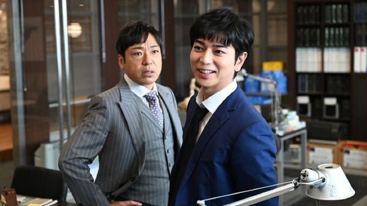 香川照之（左）和松本潤合作《99.9 不可能的翻案》收視創佳績，還搬上大銀幕。翻攝TBS