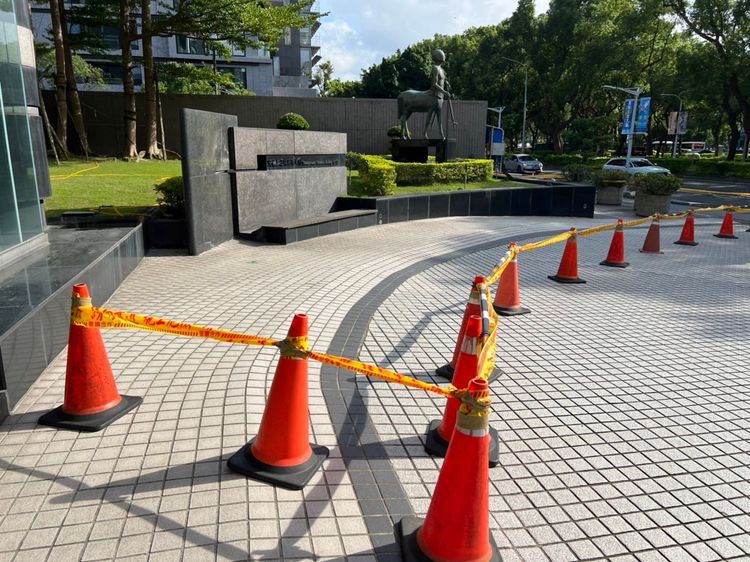 運研所周圍已圍起來，以免砸傷路過民眾。運研所提供