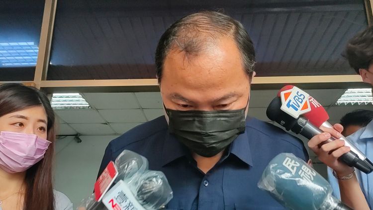 三重分局長陳永昌鞠躬表達對黃男致歉。黃子騰攝