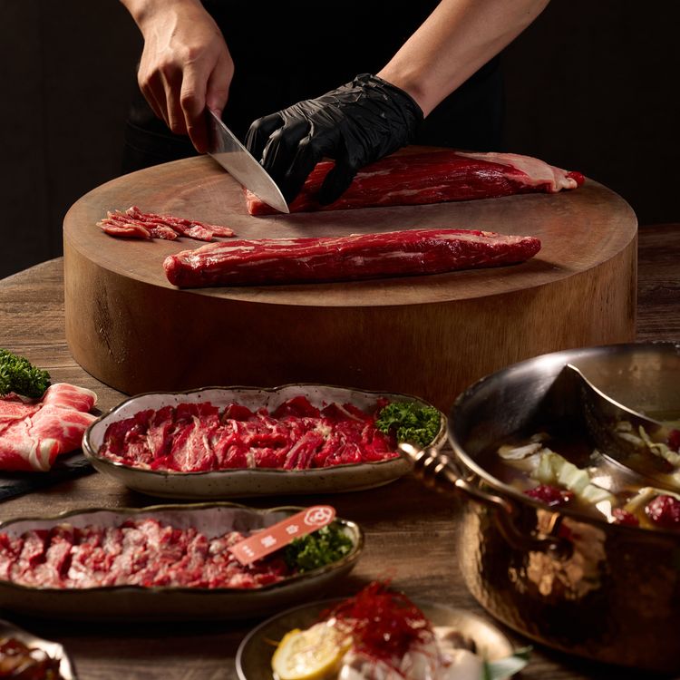 牛本色頂級嚴選溫體牛部位，致力提供顧客最尊榮的服務。牛本色提供