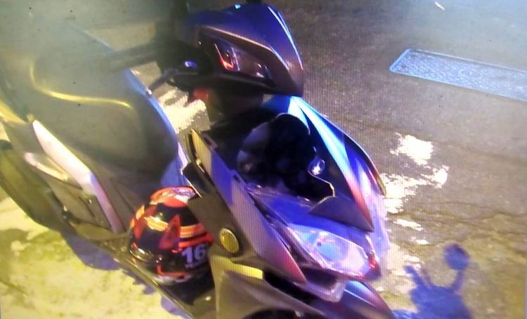 騎士車殼破損，所幸人輕傷平安。讀者提供