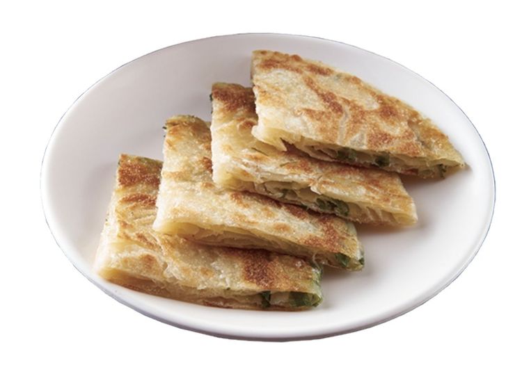 朱記餡餅粥店蔥油餅，原價50元，特價買1送1，每日限量20份，板橋車站店。業者提供