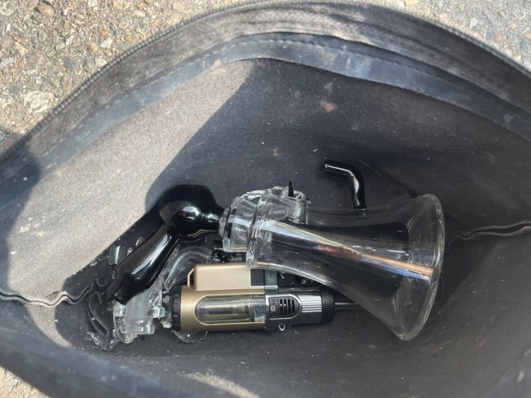 警方在吳姓男子車內搜出的物品。讀者提供