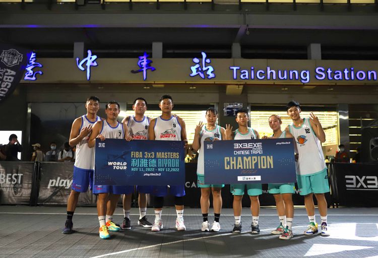 男、女子組總冠軍，彰化紘亞實業和中華電信。大會提供