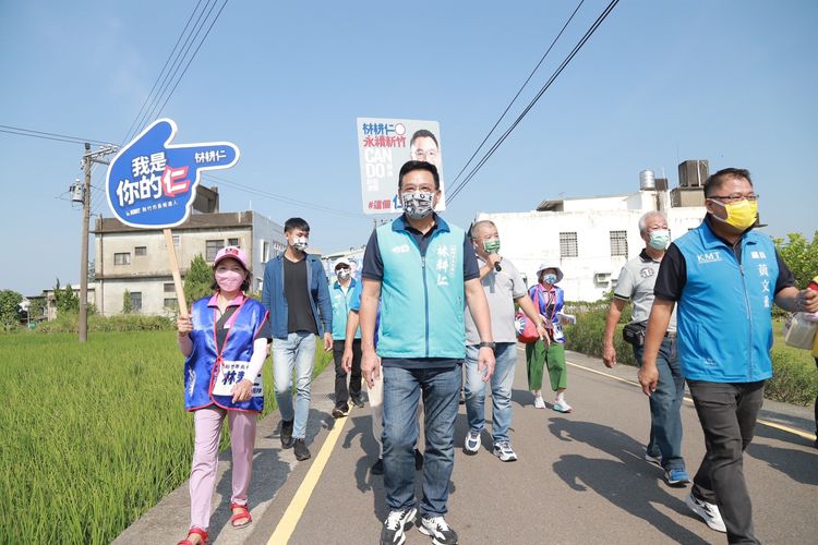 林耕仁今天仍持續勤走基層。林耕仁團隊提供