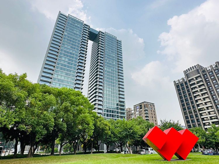 「由鉅大恆」九月就在臉書近期發布一系列專訪該社區知名住戶包括JAMEI CHEN品牌創辦人陳季敏、亞洲最佳女主廚陳嵐舒、映興電子董事長賴柄源、趨勢科技共同創辦人陳怡蓁等名人在社區的生活感想。王鈞生攝