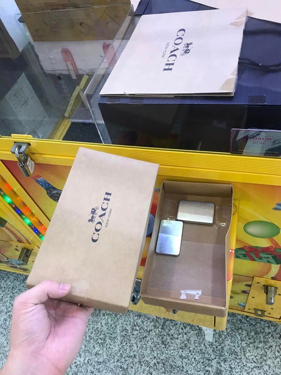 他花260元夾了個寂寞。翻攝臉書「●【爆廢公社二館】●」