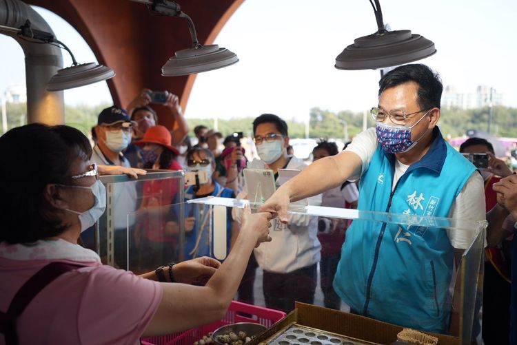 黃健庭表示，這一次新竹市長候選人當中，真正是在地的新竹市人，而且長期在這裡深耕的，就是林耕仁。林耕仁競辦提供