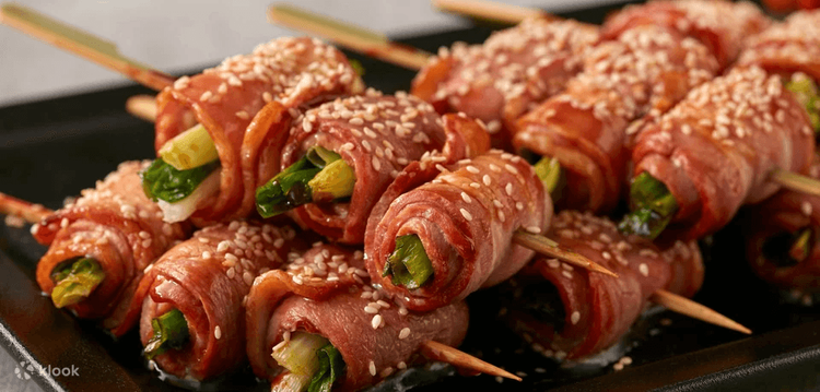 台北國泰萬怡酒店14樓的Drift Lounge & Bar，推出「秋享。高空燒烤饗宴」活動。Klook提供