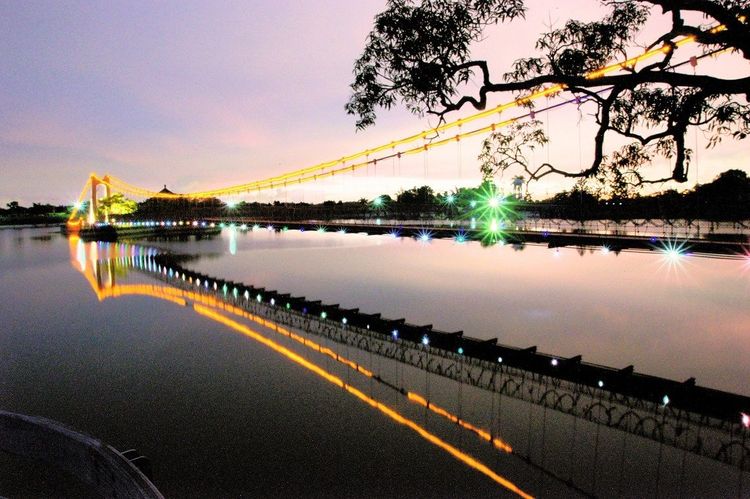 虎頭埤風景區有「虎埤泛月」美稱，景色如畫。業者提供