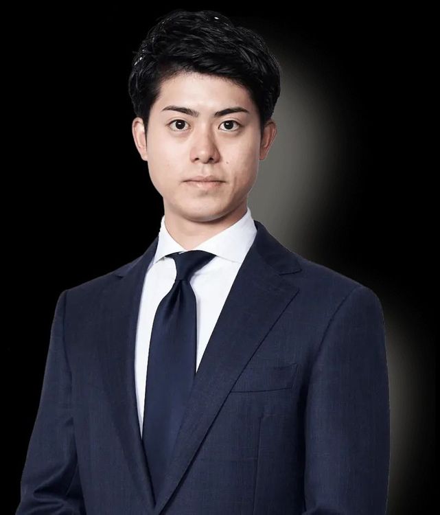 現年31歲的岡田祥吾6年前創立英語教育機構。翻攝PROGRIT官網