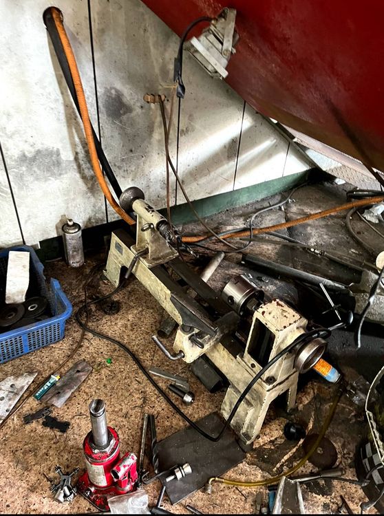 警方查獲的改造槍械工具。讀者提供