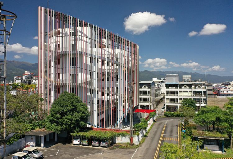 「宜蘭縣原住民族多功能會館興建工程」獲選建築工程類優等。縣府提供