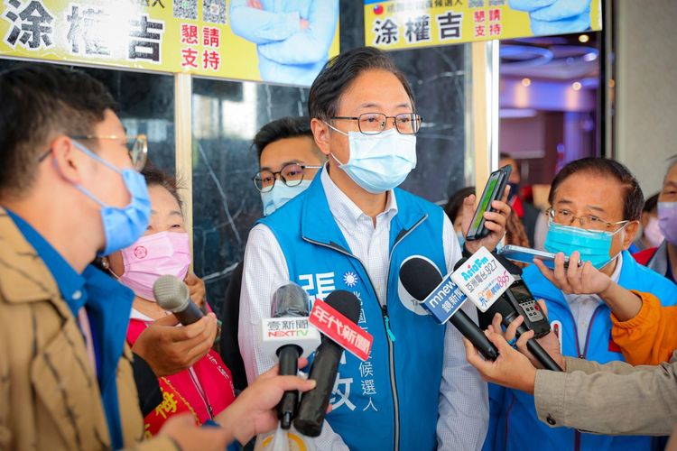 外界關心韓國瑜何時與桃園市長參選人張善政合體，張善政表示，會在最適當的時間與他合體同台。張善政競辦提供