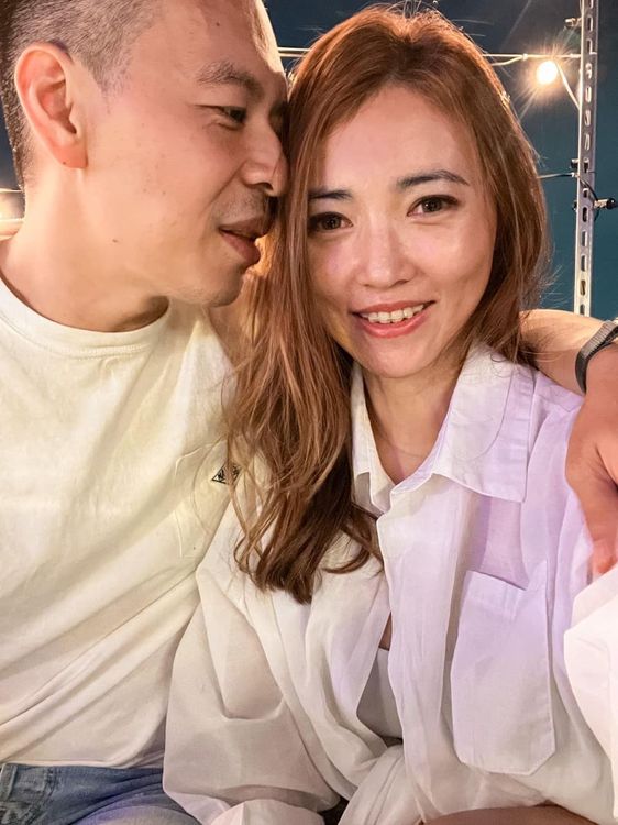 網紅部落客「林叨囝仔」6寶媽Sydney今中午曬出與老公甜蜜合照，嗆酸民「我會繼續生我的小孩」。翻攝臉書林叨囝仔