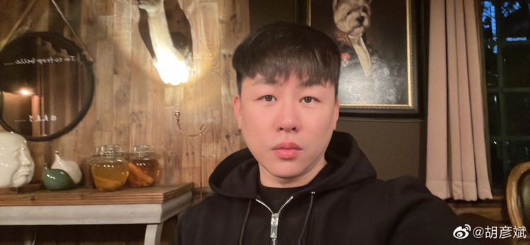 胡彥斌20日發文：「吃好喝好和愛是幸福的三個配方。」翻攝胡彥斌微博