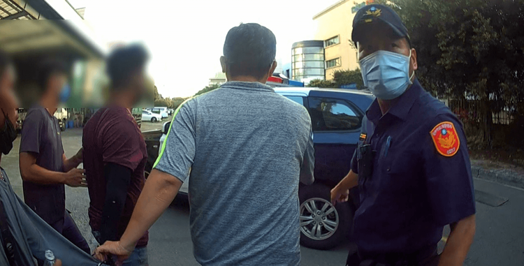 警方訊後將三名因尼移工解送台中專勤隊歸案。讀者提供