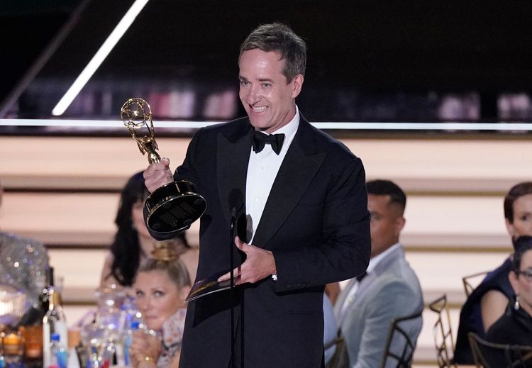 《繼承之戰》的馬修麥可菲登拿下戲劇類男配。美聯社