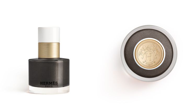 指彩#90Gris Étain錫器灰，在炭灰色中閃耀著銀光，1600元。品牌提供