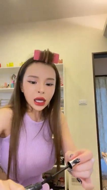 斯亞正在手機拍片，剛好拍到地震那一刻。翻攝斯亞IG