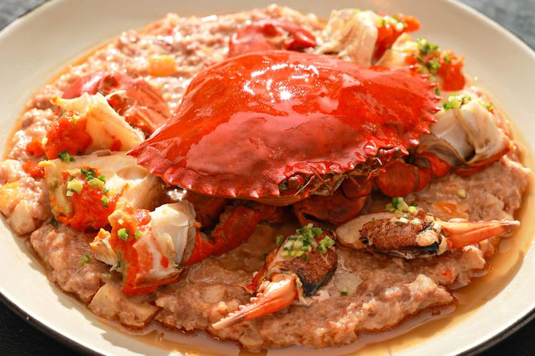 膏蟹馬蹄蒸肉餅廣受饕客喜愛。業者提供