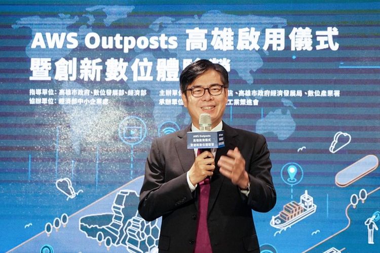 陳其邁致詞時表示疫情改變過往工作及生活模式，掌握新科技及技術才能邁向成功的未來。高市府提供