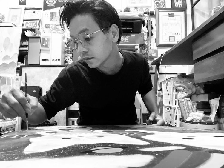 謝錫元是台灣第一位與百貨業者合作插畫家，畫作當過國小課本封面圖像。謝錫元提供