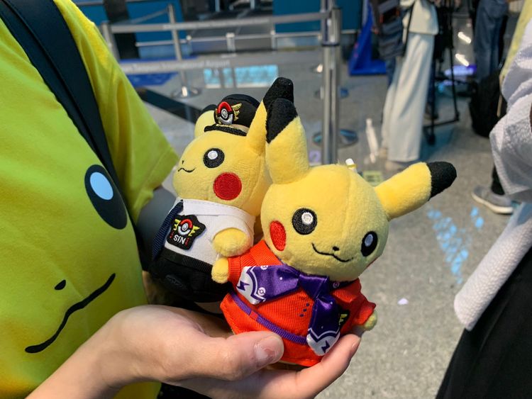 粉絲秀出在各國搜集的珍貴寶可夢玩偶收藏。胡順惠攝