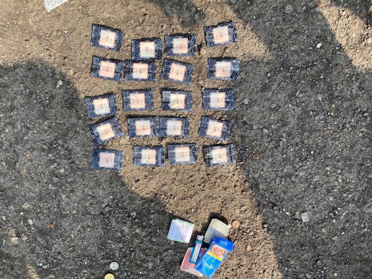 警方在郭姓毒犯身上起出的毒咖啡包。讀者提供