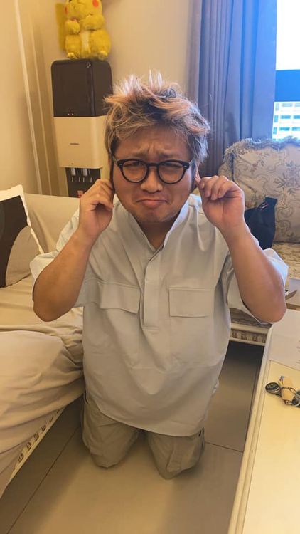 納豆感謝依依的爸爸來處理吊燈殘骸。翻攝依依臉書