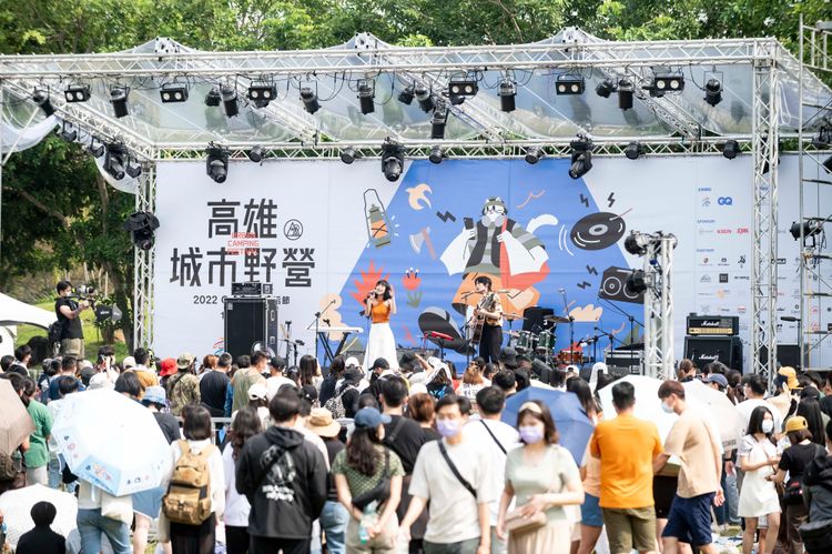 脆樂團的精彩表演讓樂迷們擠爆現場。高雄市觀光局提供