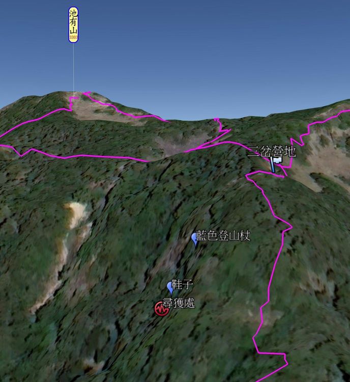 消防局在峭壁一處箭竹林找到陳伯均遺體，圖為發現陳伯均相關物品的地點。消防局提供