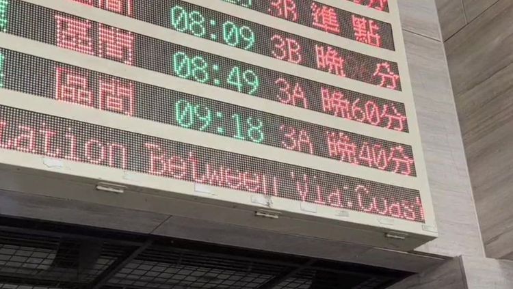 台鐵今持續誤點。讀者提供