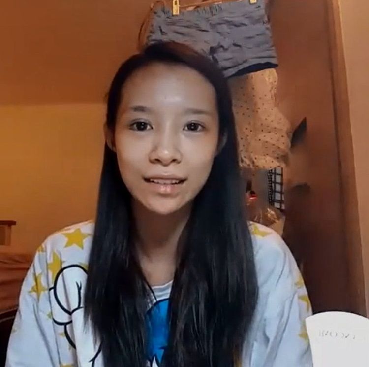 康茵茵曾素顏開直播。