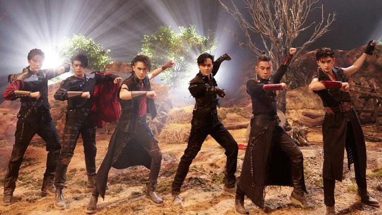 第1季的哥哥張雲龍（右起）、陳小春、張智霖和李承鉉回鍋參戰，帶仁科、Mike跳出好成績。翻攝披荊斬棘微博