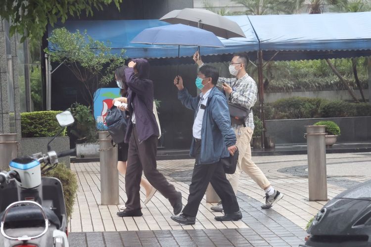 官員實地勘查行動歷時2個多小時才結束。攝影中心攝