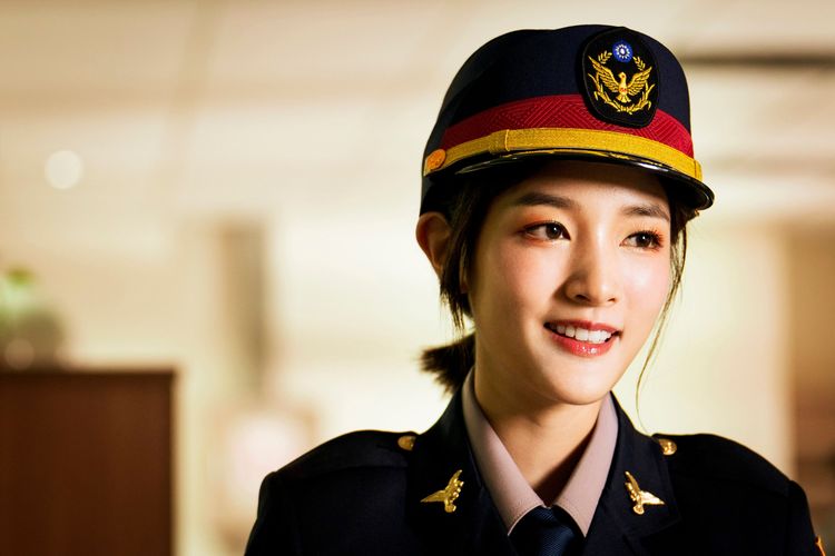 王靜在片中飾演警花。金盞花大影業提供