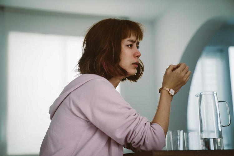 温貞菱因摯愛伴侶林予晞外遇而崩潰痛哭。公視提供