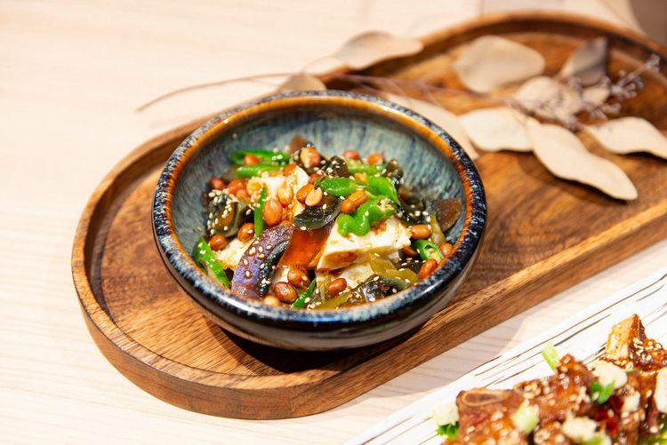 溜溜酸菜魚專賣店以涼拌菜呈現的創意改良版「川椒雙味催淚蛋」。業者提供