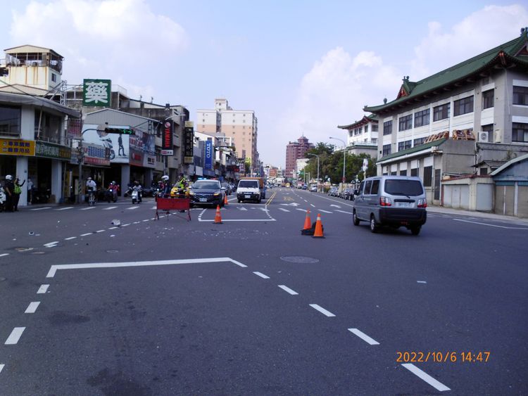 警員在車禍現場處理。讀者提供