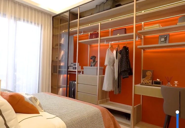 艋舺大道的預售案「德謙驛」，訴求31－32坪的高坪效防疫宅，步行至萬華車站僅4分鐘路程，預售階段每坪76萬元起。翻攝德謙驛臉書