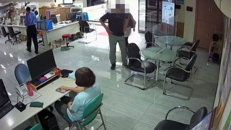 謝男7旬父母到行政執行署協商分期繳納欠費。行政執行署花蓮分署提供