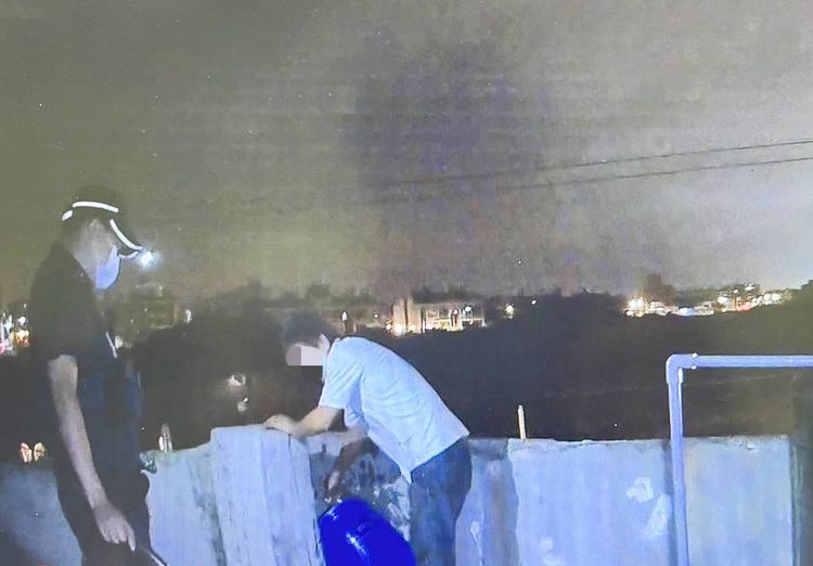 吳姓屋主表示，他與妻兒一同居住，再過幾個月就要搬家。翻攝畫面