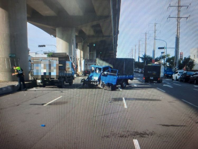 肇事現場一片狼藉。讀者提供