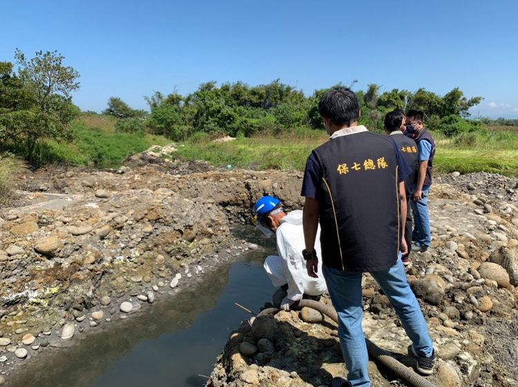 保七總隊員警到場查緝。讀者提供