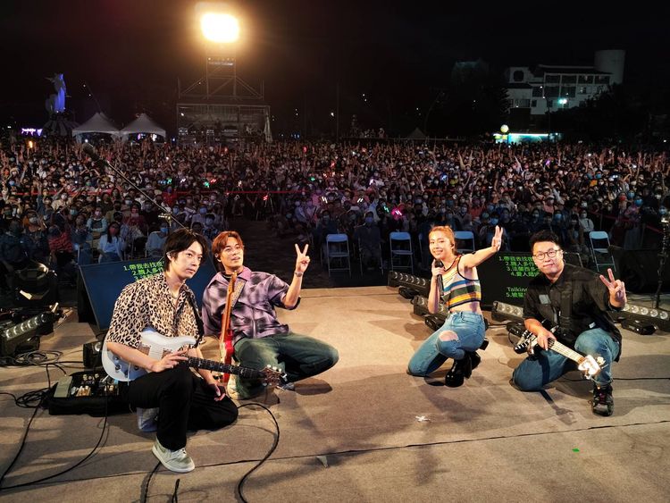 告五人和觀眾合影。澎管處提供