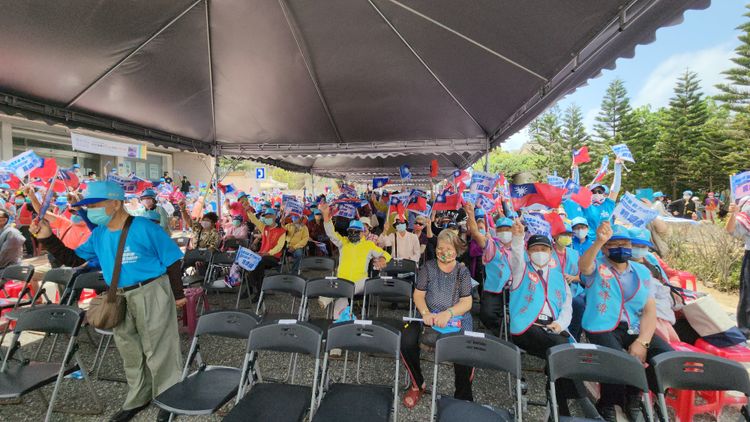 國民黨強力動員，司儀號稱4千人出席賴峰偉競選造勢。許逸民攝