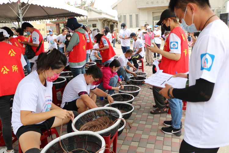 馬公市風櫃溫王殿前舉辦清緄賽。馬公市公所提供